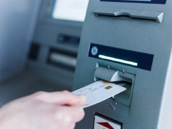 ATM Kian Kedaluwarsa, Transaksinya Tinggal Rp615,18 Triliun