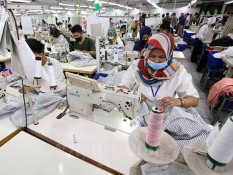 Lagi Musim PHK, Luhut: China Mau Bangun 2 Pabrik Garmen di RI