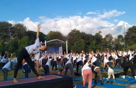 Ratusan Orang Ikut Peringatan Hari Yoga Internasional di Bali