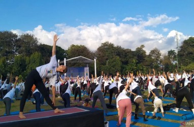 Ratusan Orang Ikut Peringatan Hari Yoga Internasional di Bali