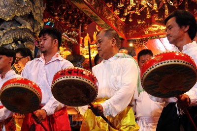 Sembahyang Menyambut Ritual Bakar Tongkang di Bagansiapiapi