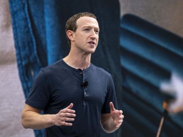 Gaya Fashion Mark Zuckerberg Berubah Makin Modis, Terbaru Pakai Kaos Balmain Rp19 Juta