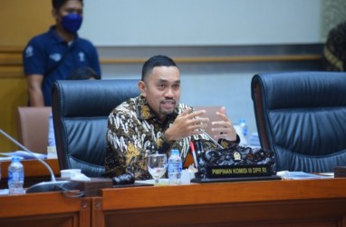 Ahmad Sahroni Lebih Pede Lawan Ridwan Kamil Ketimbang Anies di Pilgub DKI