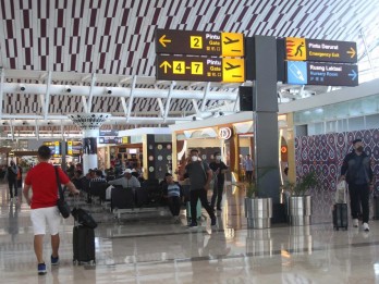 Layanan Penumpang di Bandara Hasanuddin saat Server PDN Down