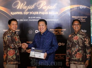 Adaro Energy Indonesia Raih Penghargaan Taat Pajak