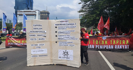 Aksi unjuk rasa buruh tolak Tabungan Perumahan Rakyat (Tapera) di kawasan patung kuda, monumen nasional (Monas), Kamis (27/6/2024)/Bisnis- Dwi Rachmawati