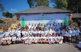 Peduli Kesehatan Lingkungan, Pegadaian Sebarkan Eco Enzyme di Danau Batur Bali