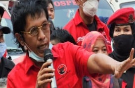 Ruangan Terlalu Dingin, Adian Napitupulu Nilai Hasto Diperiksa Seperti Teroris