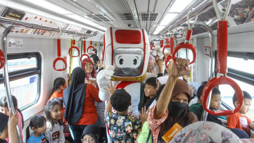 Warna Warni LRT Jakarta