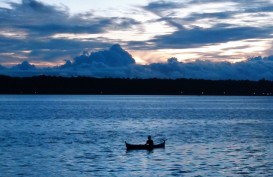 Pemprov Kalsel Serahkan Bantuan Perahu Bermotor untuk Pokmaswas Perikanan