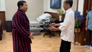 Jokowi Jenguk Prabowo Pasca-operasi Kaki dan Minta Masyarakat Doakan Kesembuhannya