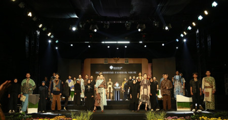 Djagabhumi Fashion Show menampilkan karya 24 desainer lokal unggulan di wilayah kerja Kantor Perwakilan BI Kediri menyemarakkan Pembukaan Karya Kreatif Mataraman (KKM) 2024 di Kediri, Sabtu (29/6/2024) malam./Istimewa