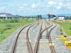 Mobil Damkar Tertabrak Kereta Api Kargo di Indramayu