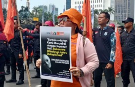 Badai PHK, Demo Buruh Desak Jokowi Lindungi Industri Lokal