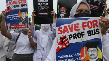 Unjuk Rasa di Fakultas Kedokteran Universitas Airlangga