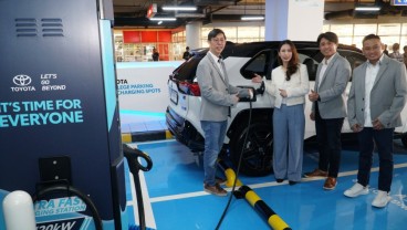 Toyota Perkuat Ekosistem EV, Jaringan Charging Tersebar di 111 Diler, Rest Area, dan Mal