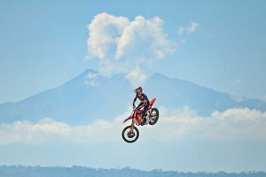 Sebanyak 39 crosser dunia mengikuti ajang kejuaraan Motocross Grand Prix (MXGP) di Lombok