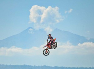 Sebanyak 39 crosser dunia mengikuti ajang kejuaraan Motocross Grand Prix (MXGP) di Lombok