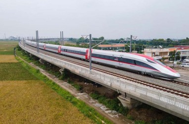 Kereta Cepat WHOOSH Raup Ratusan Miliar, KCIC Mampu Bayar Utang China?