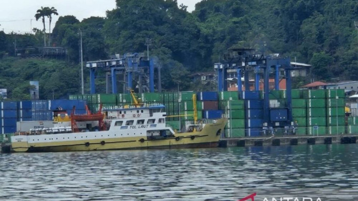 Arus Barang di Pelabuhan Jayapura Meningkat