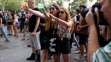 Barcelona Serukan Anti Turis, Pendemo 'Segel' Hotel dan Restoran