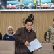 Ada Kaleng Khong Guan Isi Rengginang Saat Komisi VI DPR Ketok PMN BUMN 2025