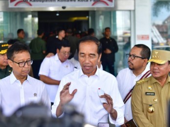 Momen Jokowi Inspeksi Mendadak Jalan Rusak di Lampung Selatan