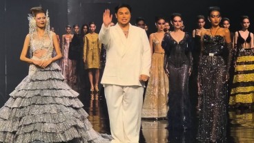 20 Tahun Berkarya, Ivan Gunawan Hadirkan Koleksi Terbaru "Supernova"