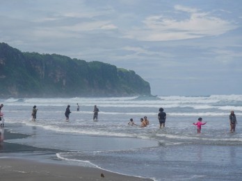 Pencarian Wisatawan Bandung yang Hilang di Pantai Karang Papak Garut Masih Nihil