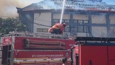 Kebakaran Gedung di Universitas Udayana, Tujuh Armada Padamkan Jago Merah