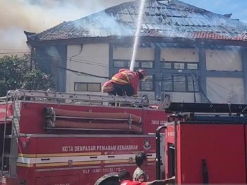 Kebakaran Gedung di Universitas Udayana, Tujuh Armada Padamkan Jago Merah