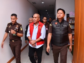 Mantan Pj Bupati Bandung Barat Arsan Latif Resmi Ditahan