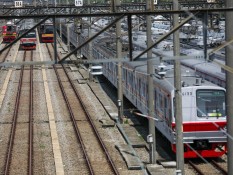 Penumpang Dilarang Bersuara Keras saat Naik KA