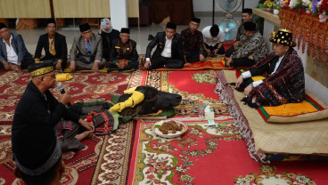 Pj Gubernur Sumut Dapat Gelar Adat dan Marga dari Masyarakat Padang Lawas