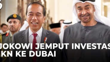 Momen Jokowi Disambut Pelukan Hangat MBZ Saat Tiba di Abu Dhabi