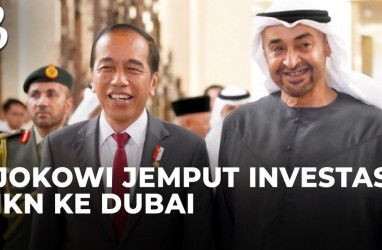 Momen Jokowi Disambut Pelukan Hangat MBZ Saat Tiba di Abu Dhabi