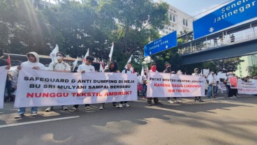 Buruh Tekstil Demo Tuntut Pemerintah Segera Berantas Barang Impor Ilegal