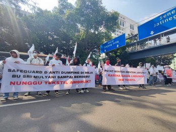 Buruh Tekstil Demo Tuntut Pemerintah Segera Berantas Barang Impor Ilegal