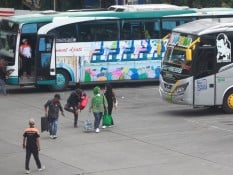 Menhub Kaji Revisi Pembatasan Umur Bus AKAP dan Pariwisata