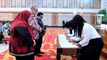 Pemprov Sumut Serahkan 2.271 SK Pengangkatan PPPK