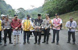 Jalan Lembah Anai Bekas Dilanda Banjir Bandang di Sumbar Sudah Bisa Dilewati