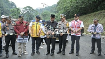 Jalan Lembah Anai Bekas Dilanda Banjir Bandang di Sumbar Sudah Bisa Dilewati