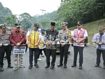 Jalan Lembah Anai Bekas Dilanda Banjir Bandang di Sumbar Sudah Bisa Dilewati