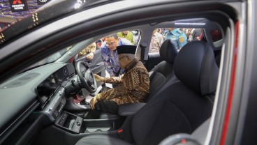 Tawa Bahagia Wapres Ma'aruf Amin Ketika Jajal Hyundai Kona Electric