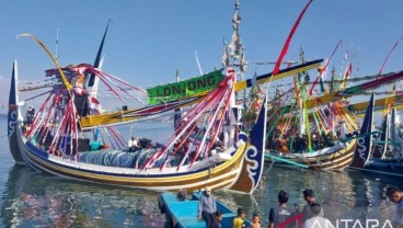 Puluhan Perahu di Jembrana Dipercantik Jelang Petik Laut