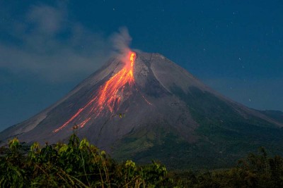 Gunung Merapi Kembali Keluarkan Lava Pijar Sejauh 1.600 Meter