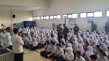 Jabar Kaji Kebijakan Penghapusan Jurusan IPA, IPS di SMA