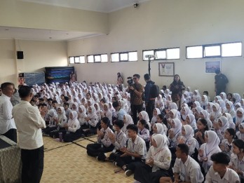 Jabar Kaji Kebijakan Penghapusan Jurusan IPA, IPS di SMA