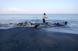 Jaring di Muara Sungai Cegah Sampah Masuk ke Laut