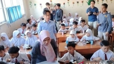 Gibran Tinjau Uji Coba Makan Siang Gratis di Bogor, Menu Setara Rp7.500 atau Rp15.000?